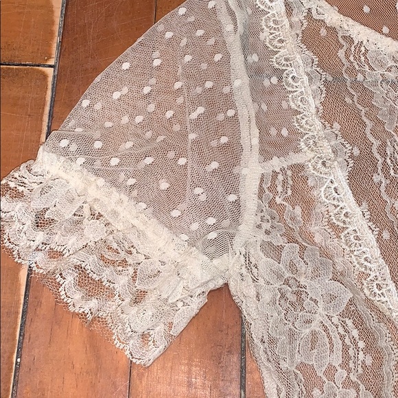 Anna Paul lace overlay top in ivory. - Picture 4 of 7
